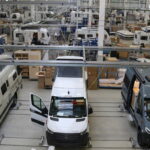 Control de calidad en la cadena de montaje de furgonetas camper, fábrica de Hymer